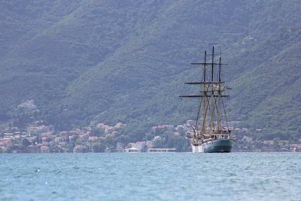 Oude schip in de Adriatische Zee — Stockfoto
