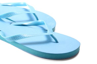 Mavi yaz flip flop üzerinde beyaz resim