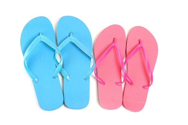 Mannelijke en vrouwelijke flip flops over Wit — Stockfoto