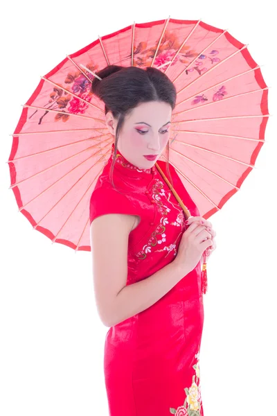 Retrato de niña con vestido rojo japonés con paraguas aislado en —  Fotos de Stock