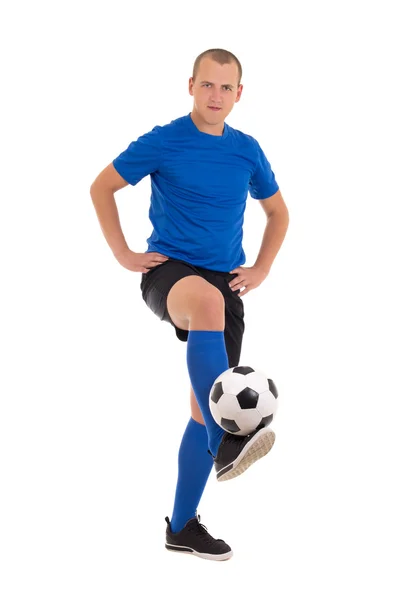 Fußball-Nationalspieler in blauer Uniform machen Trick mit Ball isoliert auf — Stockfoto