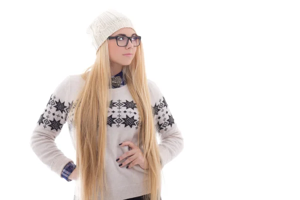 Приваблива молода жінка з довгим волоссям в теплому зимовому одязі ізо — стокове фото