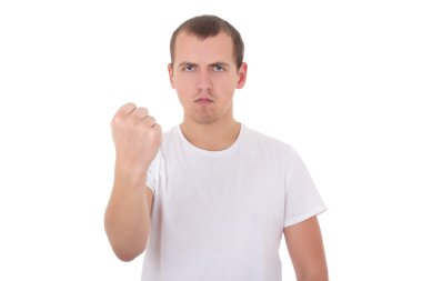 Beyaz tişört üzerine beyaz izole yumruğunu gösterilen genç adam