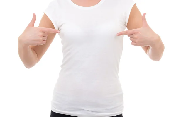 Γυναίκα στο κενό λευκό t-shirt δείχνει στο τον εαυτό της — Φωτογραφία Αρχείου