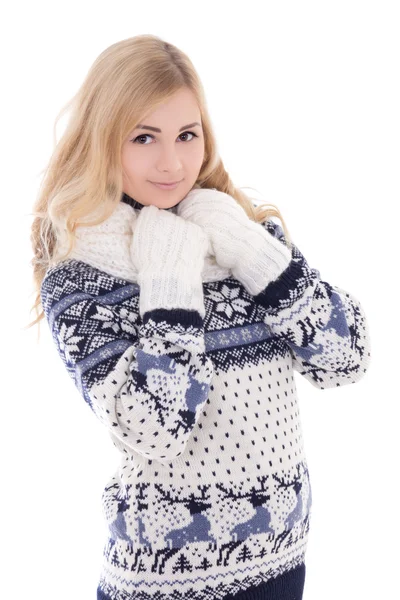 Retrato de uma jovem mulher atraente posando em isol de roupas de inverno — Fotografia de Stock