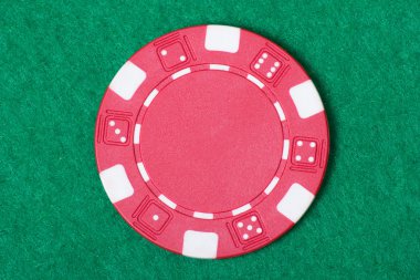 Kırmızı poker chip casino tablo