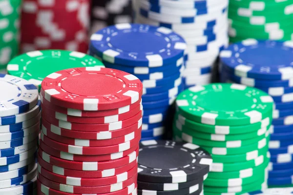 Mucchio di colorato poker chip Casino — Foto Stock