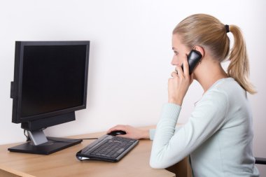 ofiste çalışan genç çekici iş kadın