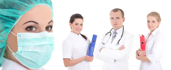 Unga medicinska personal stående på vit bakgrund — Stockfoto