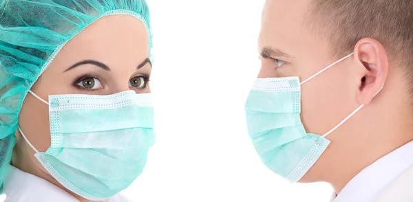 Yakın çekim, genç erkek ve kadın cerrahlar koruyucu maskeler ben — Stok fotoğraf
