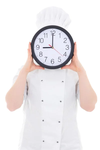 Portrait de femme jeune cuisinier en uniforme avec horloge isolé sur w — Photo