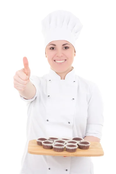 Νέους ελκυστικές μαγειρέψουν γυναίκα με τη στολή με muffins αντίχειρες επάνω είναι — Φωτογραφία Αρχείου