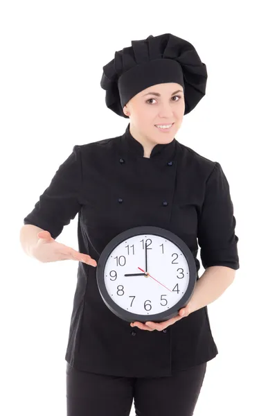 Jonge vrouw in het zwart uniforme koken met klok geïsoleerd op wit Rechtenvrije Stockfoto's