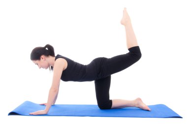 Mavi yoga mat fitness egzersiz yaparak çekici genç bir kadın ı