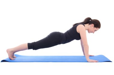 genç kadının push up beyaz izole egzersiz yapması