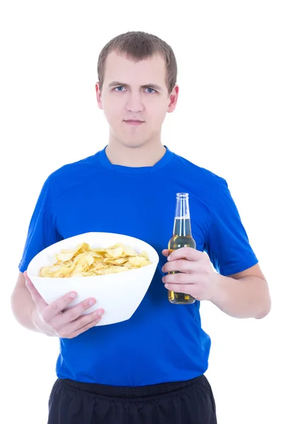 Joven con uniforme azul viendo televisión con cerveza y papas fritas vitrificado —  Fotos de Stock