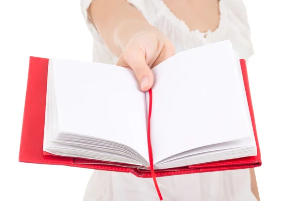 Vrouw geven leeg notebook geïsoleerd op wit — Stockfoto