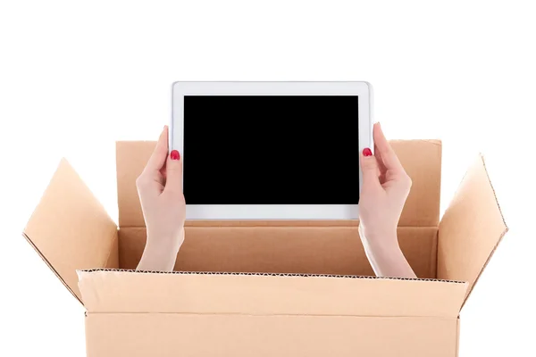 Concetto di consegna - mani di donna tenendo il tablet pc con copyspace — Foto Stock
