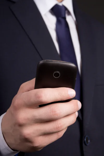 Smart telefon i business man hand — Stockfoto