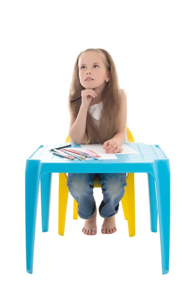 Niña soñando dibujar con lápices de colores aislados en — Foto de Stock