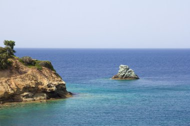cliff Girit Adası'nın görünümü