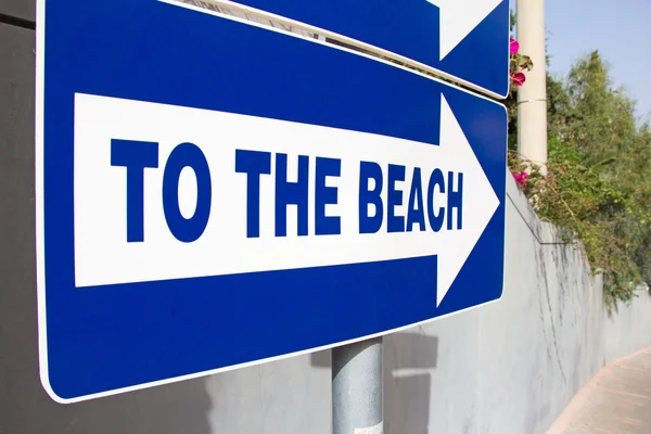 Metal beach sign  - to the beach — Stock Photo, Image
