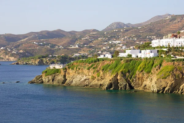 Traditional greek houses on mountain near the sea — Stock Photo, Image