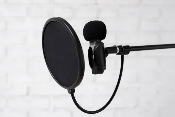 Podcast Registrazione Vocale Concetto Blogging Microfono Filtro Pop Sfondo Muro — Foto Stock