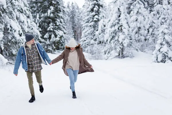 Young Happy Couple Love Running Winter Forest — Stock Photo, Image