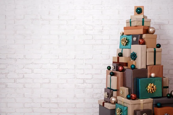 Fundo Natal Caixas Presente Embrulhadas Estabelecidas Forma Uma Árvore Natal — Fotografia de Stock