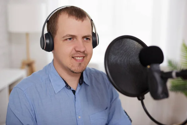 Journalism Radio Podcast Blogging Concept Portrait Young Man Talking Microphone — Zdjęcie stockowe