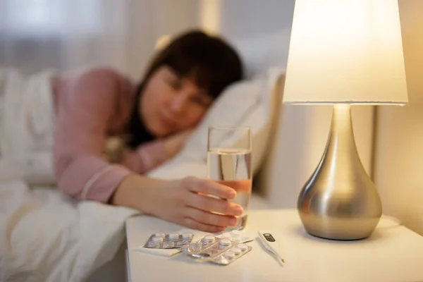 Close Hand Glass Water Pills Sick Woman Bed — Stock Photo, Image