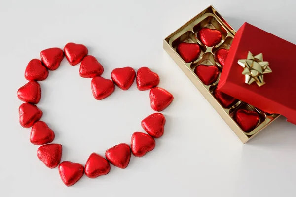 Amor Conceito Dia Dos Namorados Caixa Quadro Corações Chocolate Folha — Fotografia de Stock