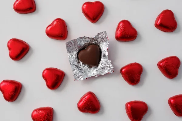 Amor Relación Concepto Corazón Roto Primer Plano Caramelos Chocolate Envueltos — Foto de Stock