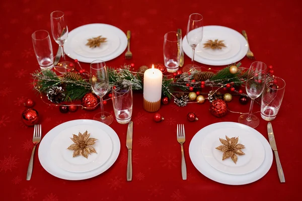 Kerstvakantie Tafel Dekken Concept Champagne Glazen Servies Voor Feestelijk Diner — Stockfoto