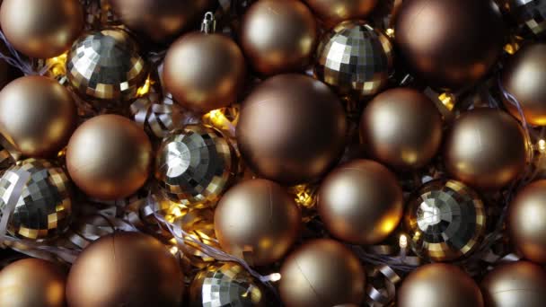 Kerstmis Nieuwjaar Achtergrond Close Van Gouden Kerstballen Met Led Verlichting — Stockvideo