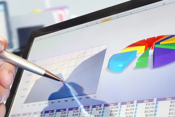 Análisis de datos en el ordenador —  Fotos de Stock