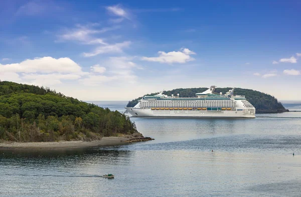 Sydney Canada Σεπτεμβριου 2019 Κρουαζιερόπλοιο Royal Caribbean Adventure Seas Πλέοντας — Φωτογραφία Αρχείου