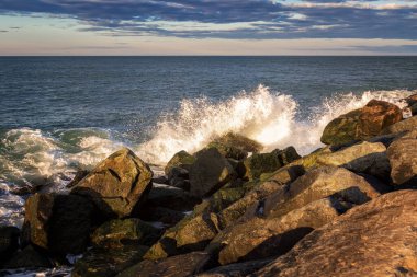 Massachusetts 'teki Deniz fenerinde günbatımı