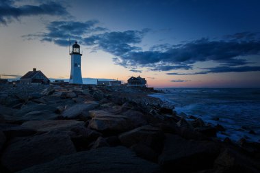 Massachusetts 'teki Deniz fenerinde günbatımı