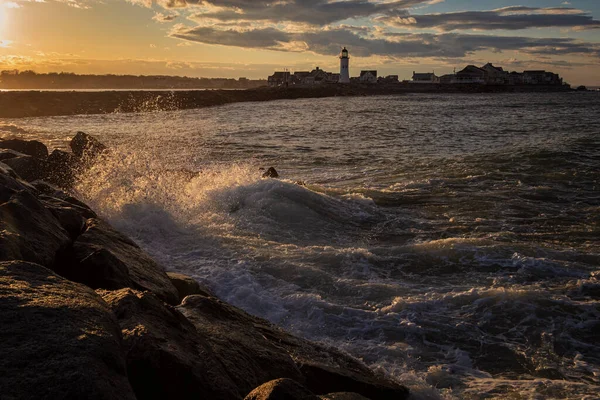 马萨诸塞州剪影灯塔的落日 — 图库照片