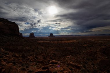 Arizona Anıt Vadisi 'nde günbatımı