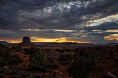 Arizona Anıt Vadisi 'nde günbatımı