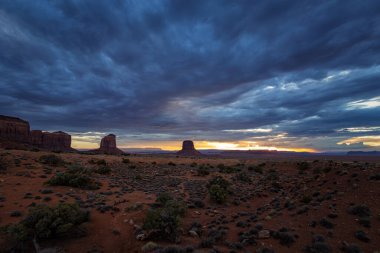 Arizona Anıt Vadisi 'nde günbatımı