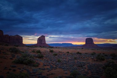 Arizona Anıt Vadisi 'nde günbatımı