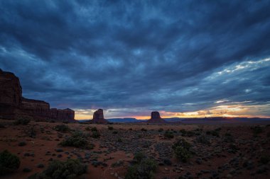 Arizona Anıt Vadisi 'nde günbatımı