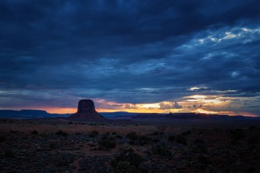 Arizona Anıt Vadisi 'nde günbatımı