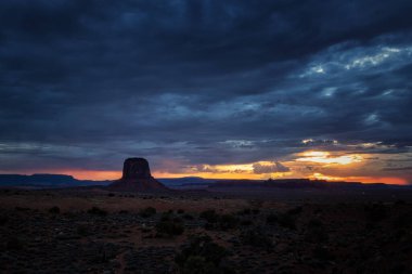Arizona Anıt Vadisi 'nde günbatımı