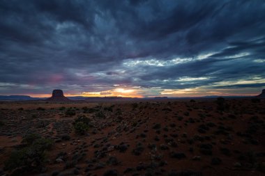 Arizona Anıt Vadisi 'nde günbatımı