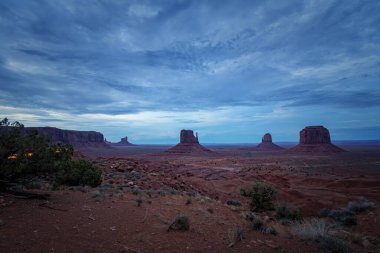 Arizona Anıt Vadisi 'nde günbatımı